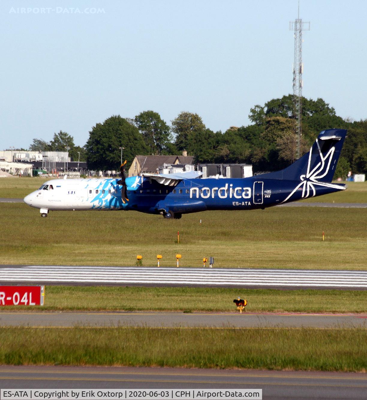 ES-ATA, 2012 ATR 72-600 (72-212A) C/N 1038, ES-ATA landing rw 22R.
Small SAS logo