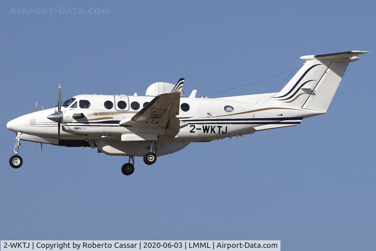 2-WKTJ, 2006 Raytheon Aircraft Company B300 C/N FL-470, Runway 31
