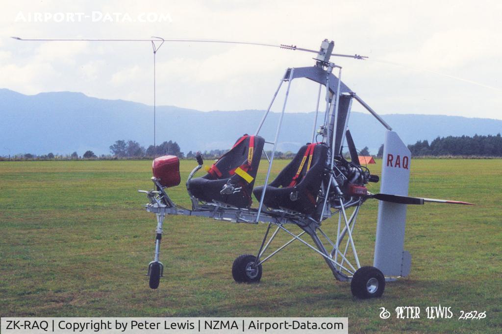 ZK-RAQ, Rotor Flight Sub 4 Dominator Tandem C/N RFDNZ001T, T M H Norton, Papakura - 2002