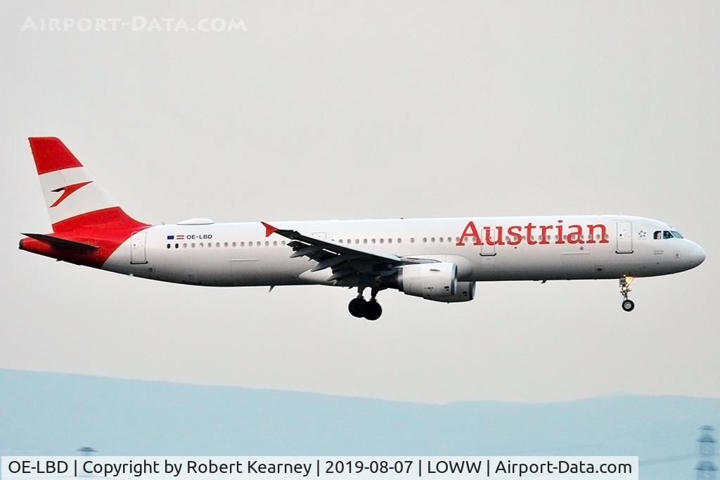OE-LBD, 1998 Airbus A321-211 C/N 920, On short finals