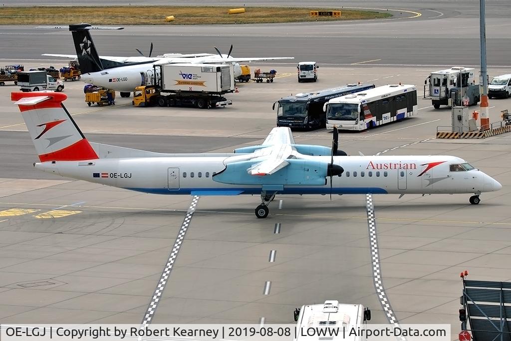 OE-LGJ, 2005 De Havilland Canada DHC-8-402Q Dash 8 C/N 4104, Turning in to parking