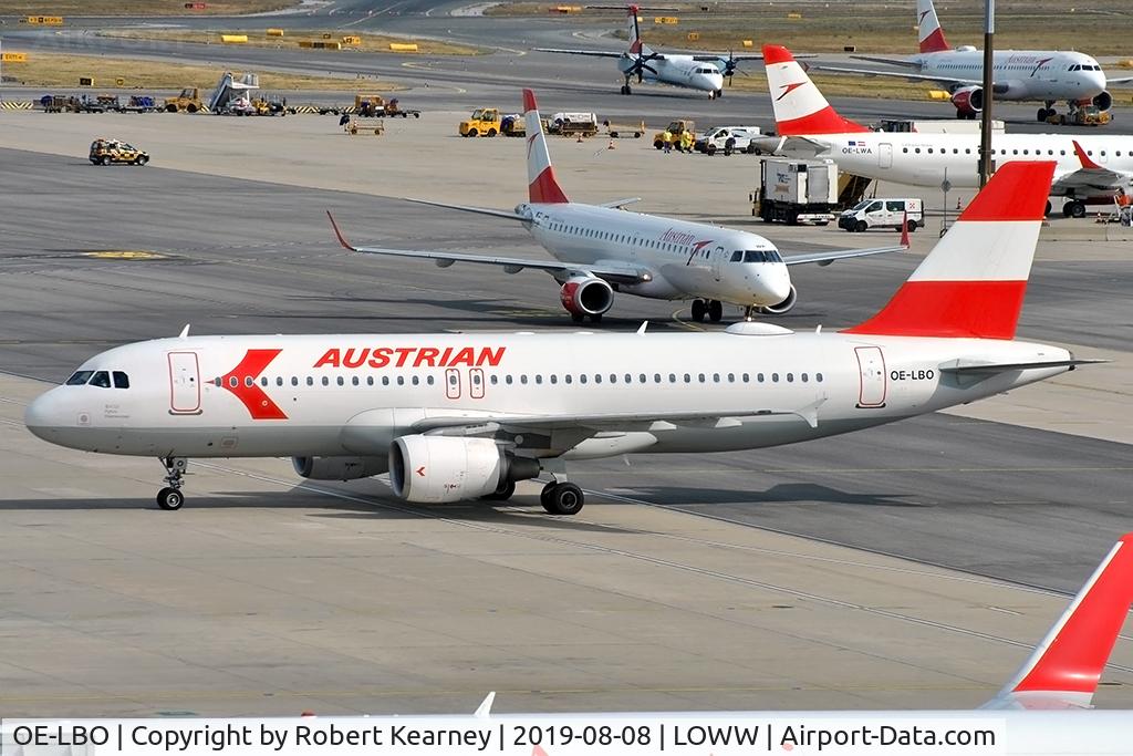 OE-LBO, 1998 Airbus A320-214 C/N 776, Turning in to parking