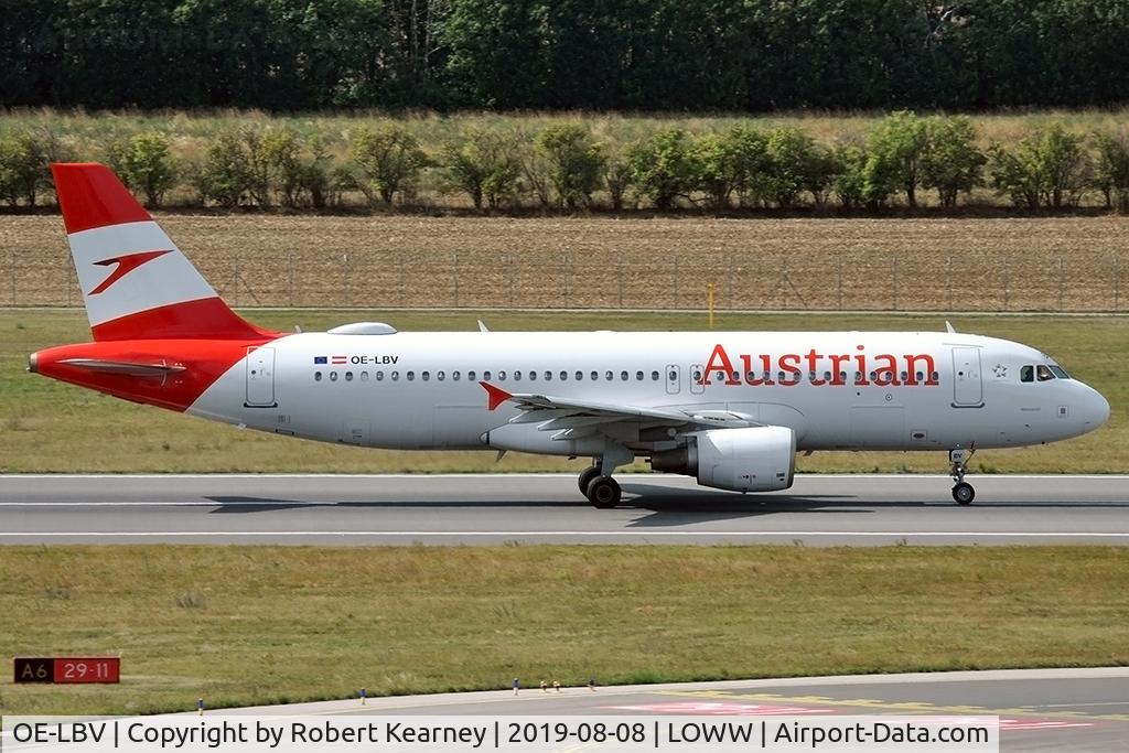 OE-LBV, 2000 Airbus A320-214 C/N 1385, Rolling on r/w 29