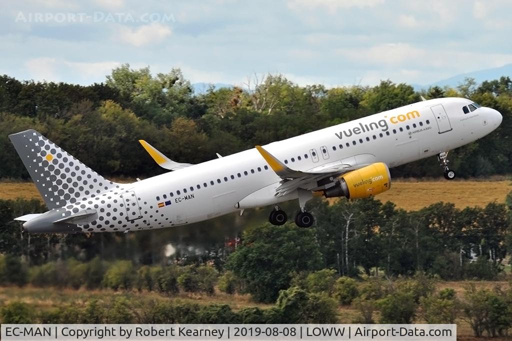 EC-MAN, 2014 Airbus A320-214 C/N 6079, Climbing out of r/w 29