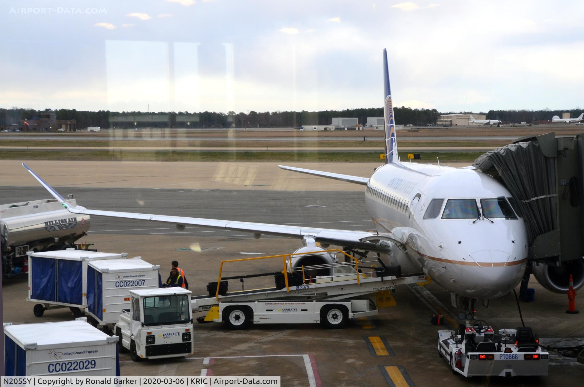 N205SY, 2017 Embraer 175LR (ERJ-170-200LR) C/N 17000636, Parked RIC