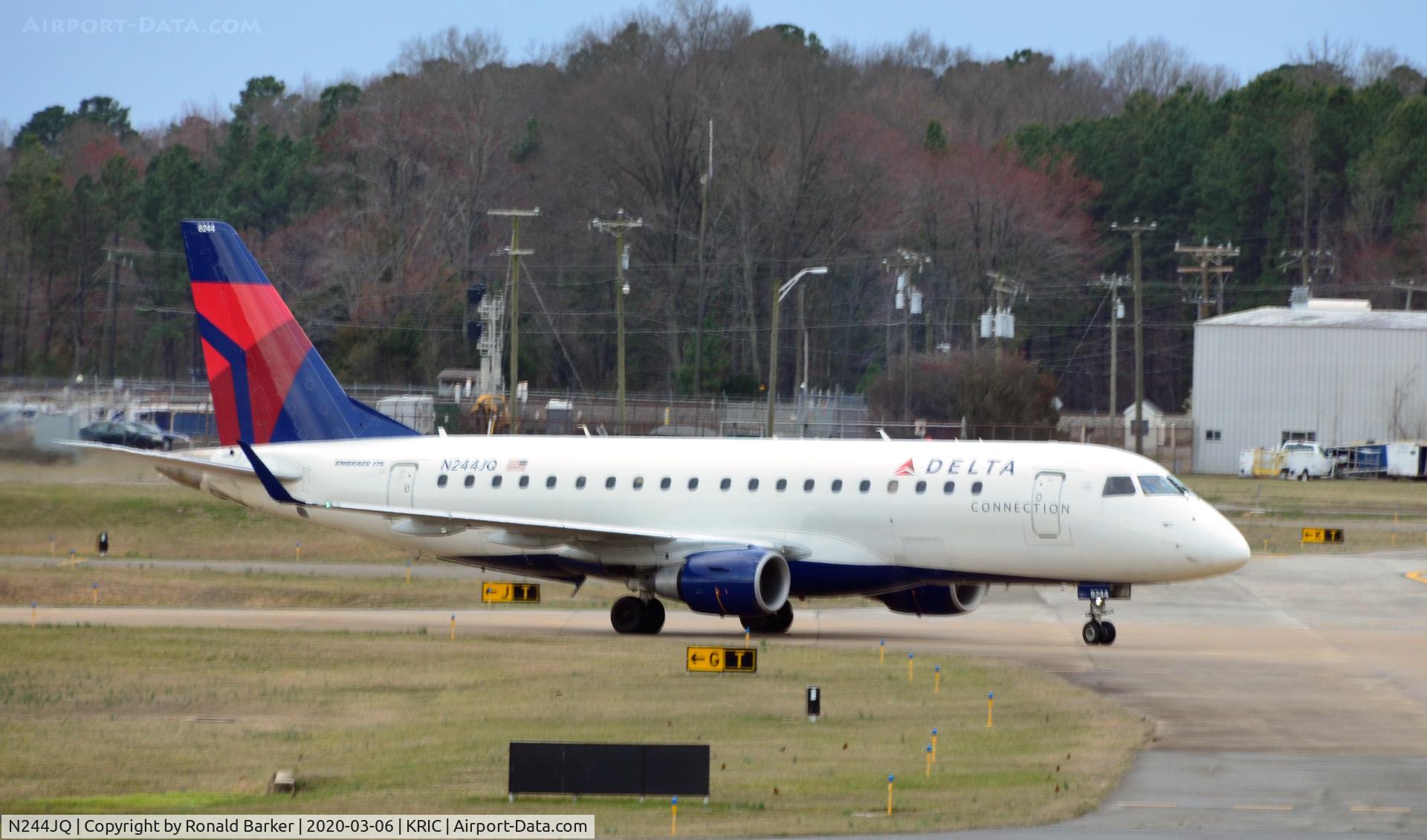 N244JQ, 2008 Embraer 175LR (ERJ-170-200LR) C/N 17000256, Taxi RIC