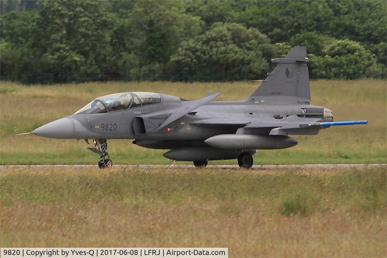 9820, 2005 Saab JAS-39D Gripen C/N 39820, Saab JAS-39D Gripen, Landing rwy 26, Landivisiau Naval Air Base (LFRJ) Tiger Meet 2017