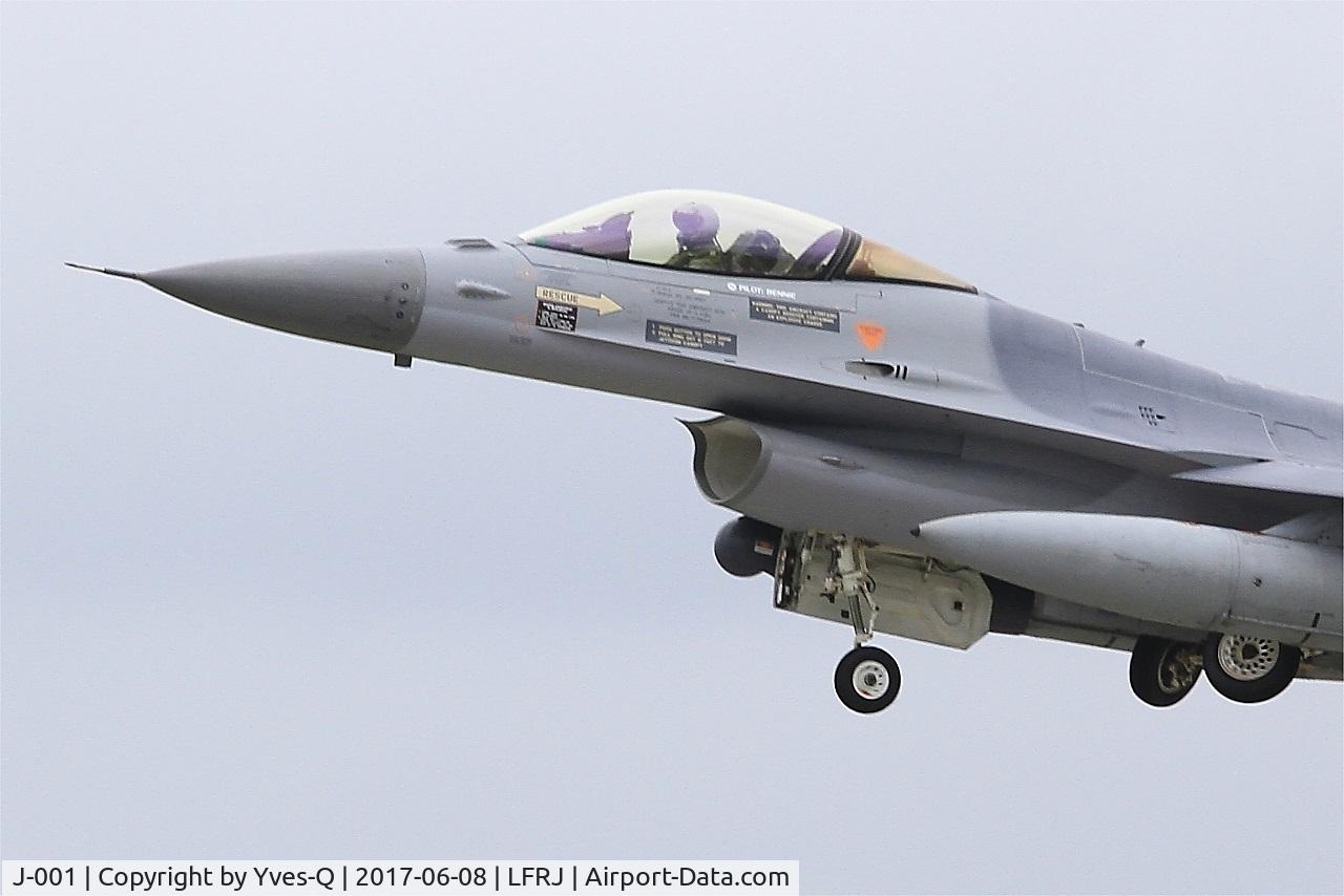 J-001, Fokker F-16AM Fighting Falcon C/N 6D-157, Fokker F-16AM Fighting Falcon, Take off rwy 26, Landivisiau Naval Air Base (LFRJ) Tiger Meet 2017