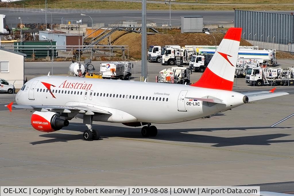 OE-LXC, 2008 Airbus A320-216 C/N 3502, Turning in to parking