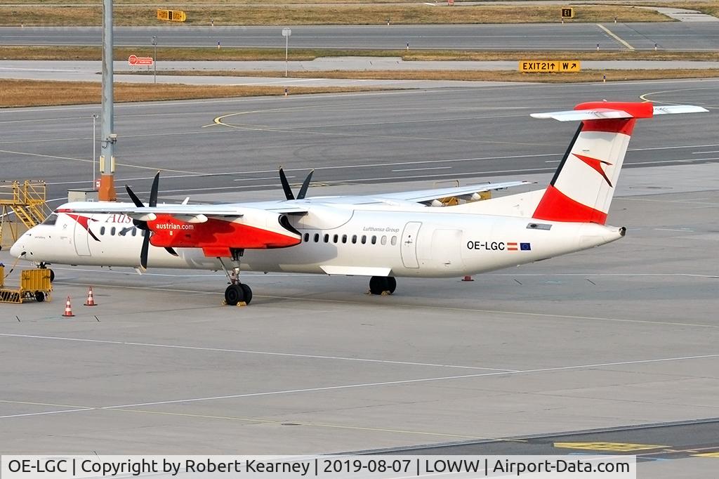 OE-LGC, 2000 De Havilland Canada DHC-8-402Q Dash 8 C/N 4026, Preparing for departure
