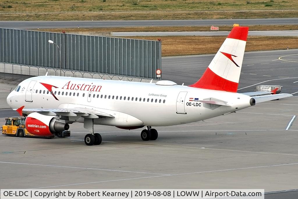 OE-LDC, 2004 Airbus A319-112 C/N 2262, Pushing back for departure
