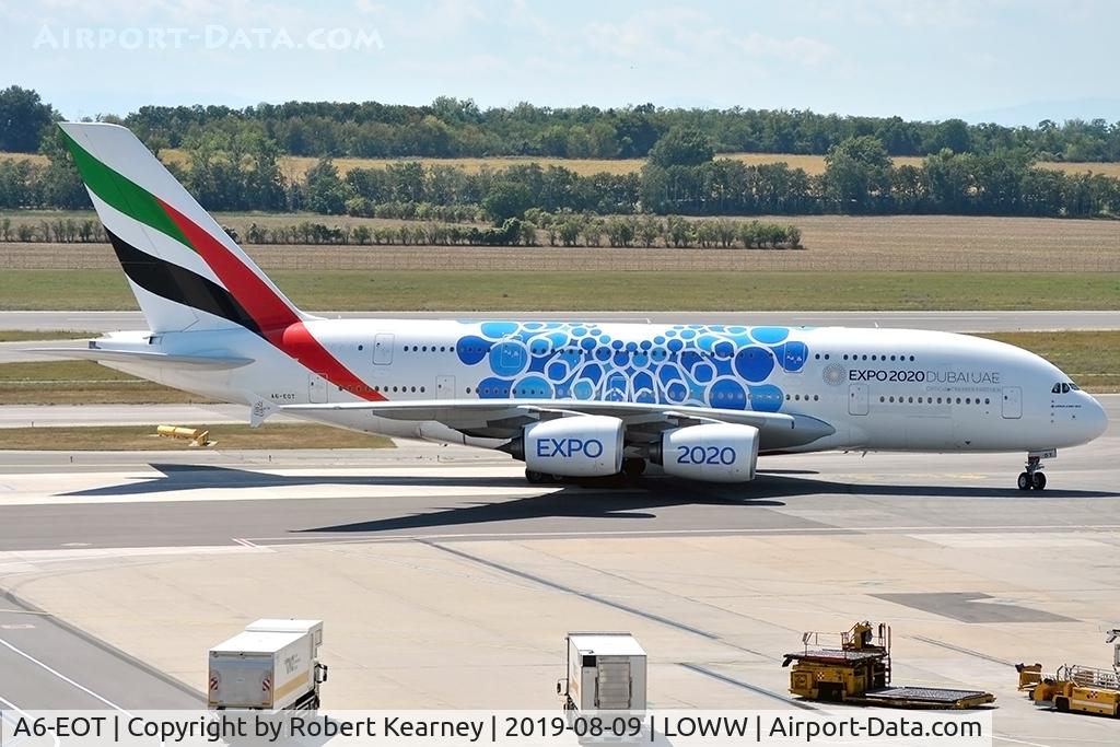 A6-EOT, 2015 Airbus A380-861 C/N 204, Turning in to parking
