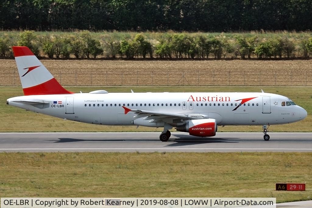 OE-LBR, 2000 Airbus A320-214 C/N 1150, Rolling down r/w 29