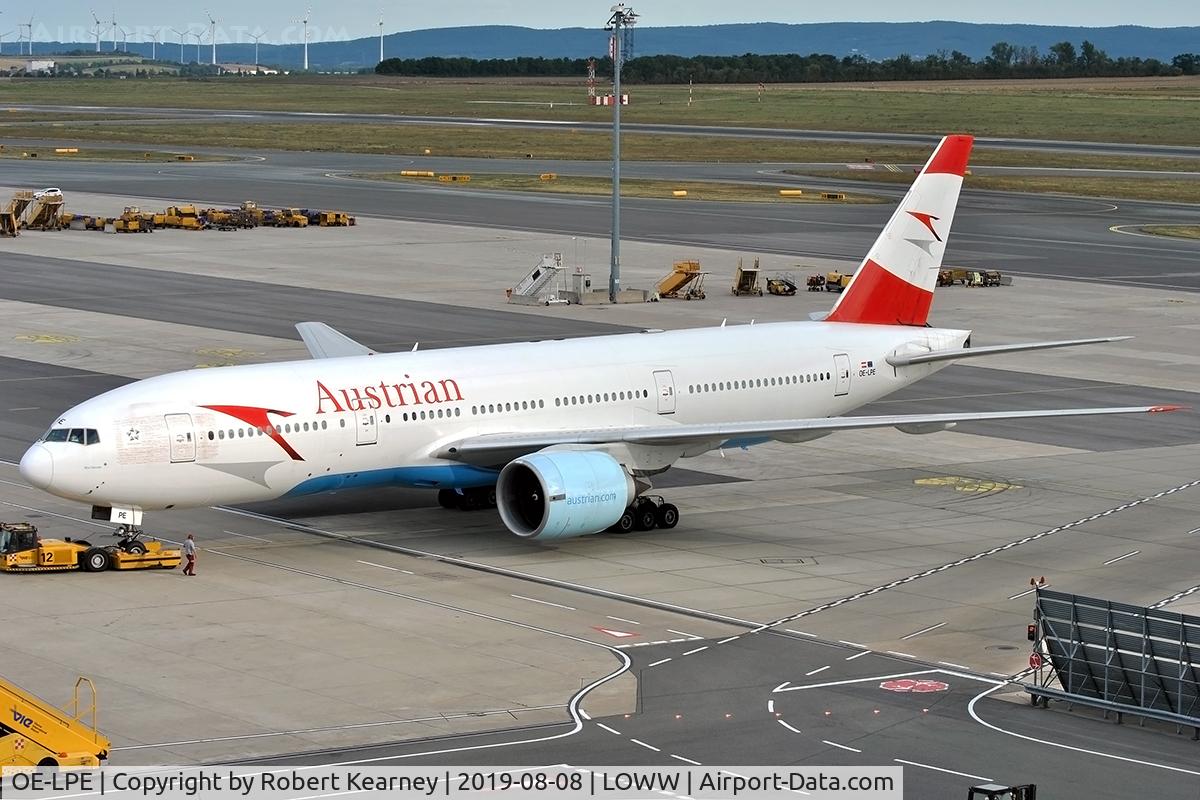 OE-LPE, 1998 Boeing 777-2Q8/ER C/N 27607, Pushing back for departure