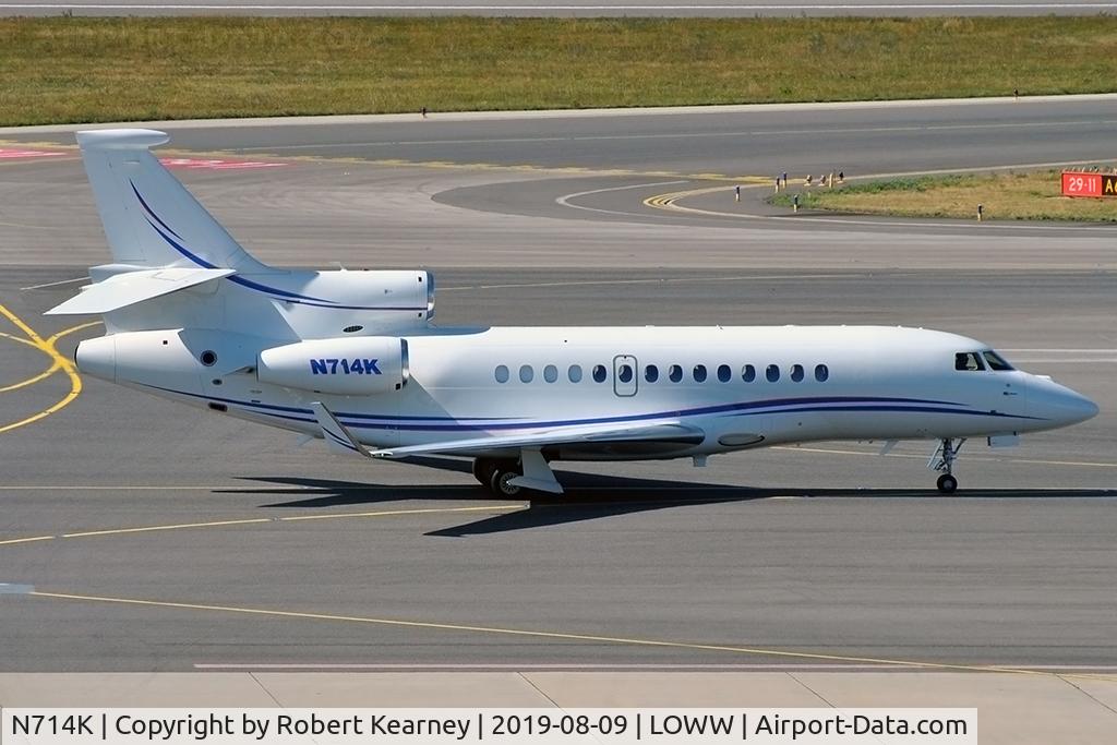 N714K, 2010 Dassault Falcon 7X C/N 100, Taxiing in after arrival