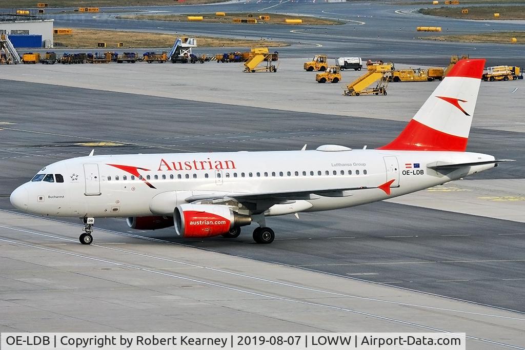 OE-LDB, 2004 Airbus A319-112 C/N 2174, Rolling in to parking