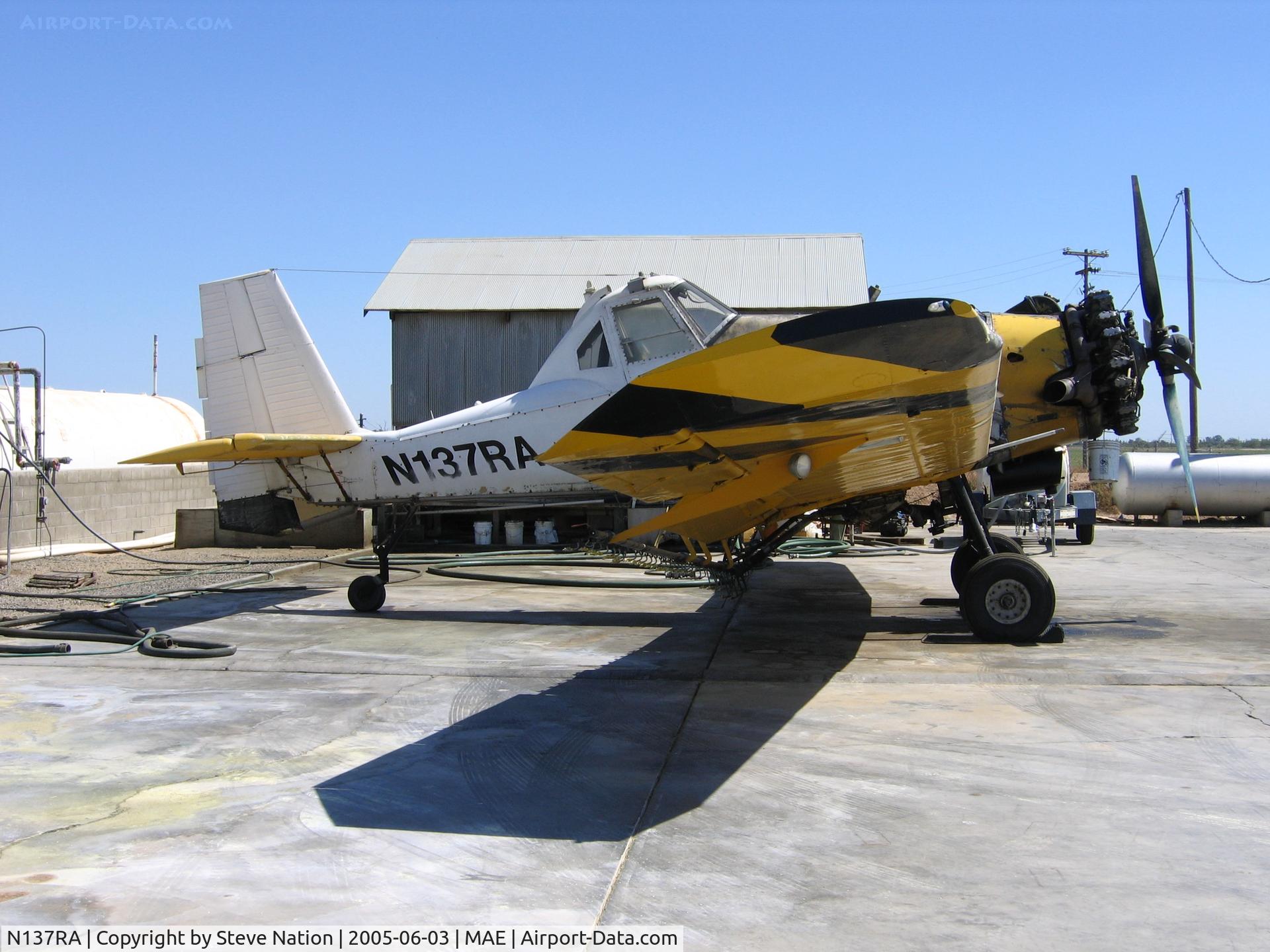 N137RA, 1984 PZL-Mielec M-18A C/N 1Z013-25, S & S Flying Service 1984 WSK PZL M-18A as sprayer at Madera, CA