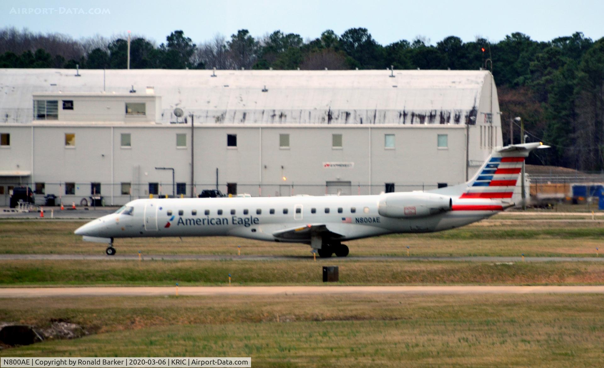 N800AE, 2001 Embraer ERJ-140LR (EMB-135KL) C/N 145425, Taxi for takeoff RIC