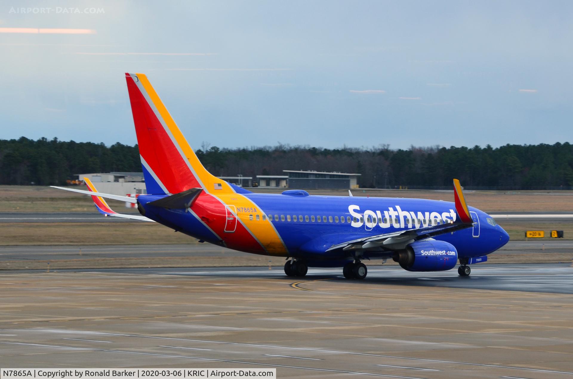 N7865A, 2002 Boeing 737-7Q8 C/N 30647, Taxi RIC