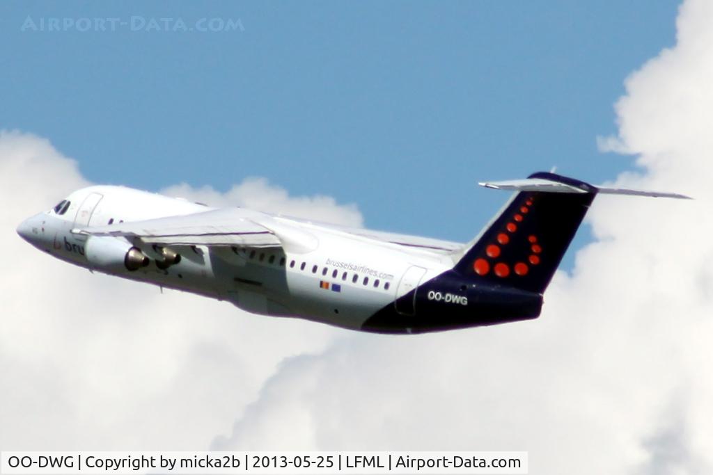 OO-DWG, 1998 British Aerospace Avro 146-RJ100 C/N E3336, Take off
