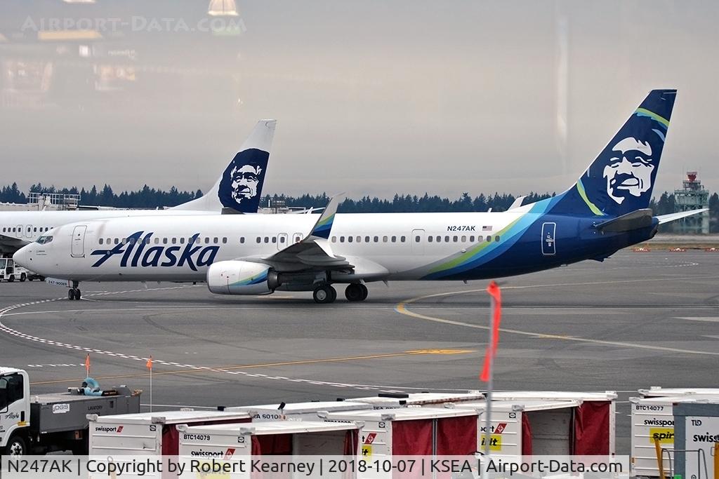 N247AK, 2016 Boeing 737-990/ER C/N 36364, Rolling in to parking