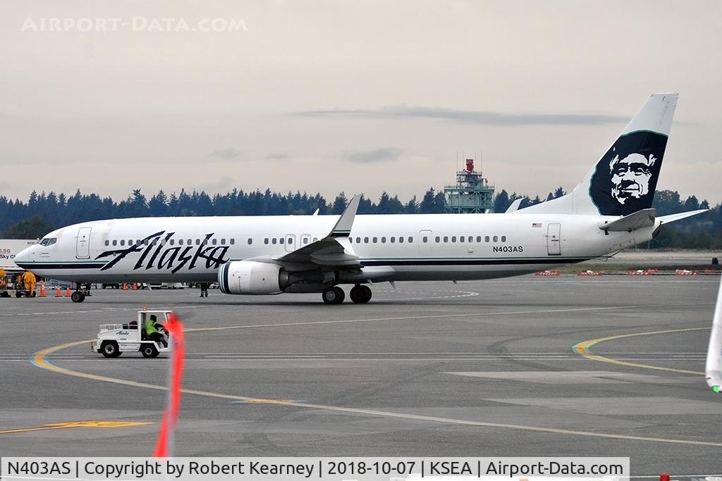 N403AS, 2012 Boeing 737-990/ER C/N 41730, Rolling in to parking