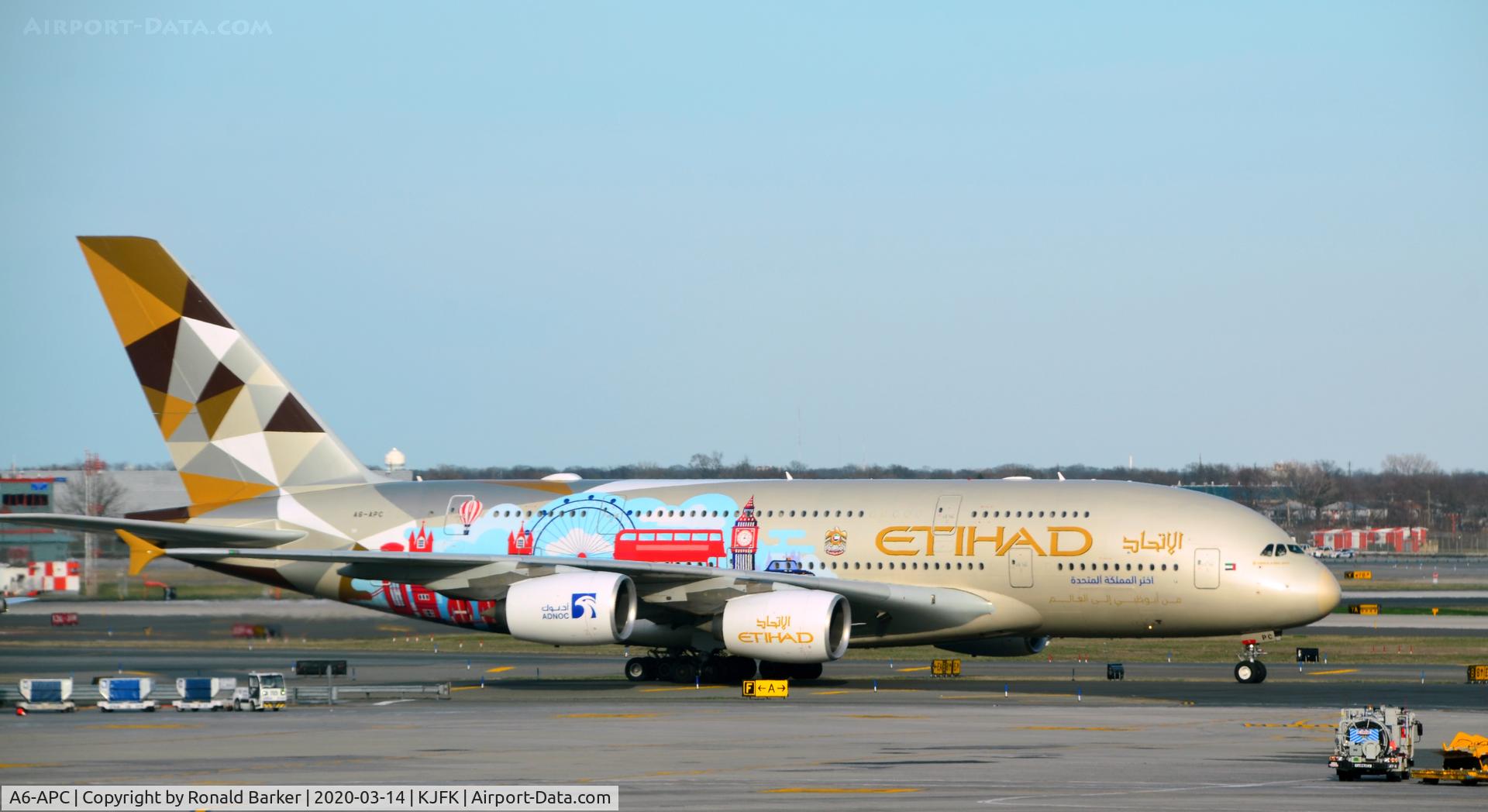 A6-APC, 2014 Airbus A380-861 C/N 176, Taxi JFK