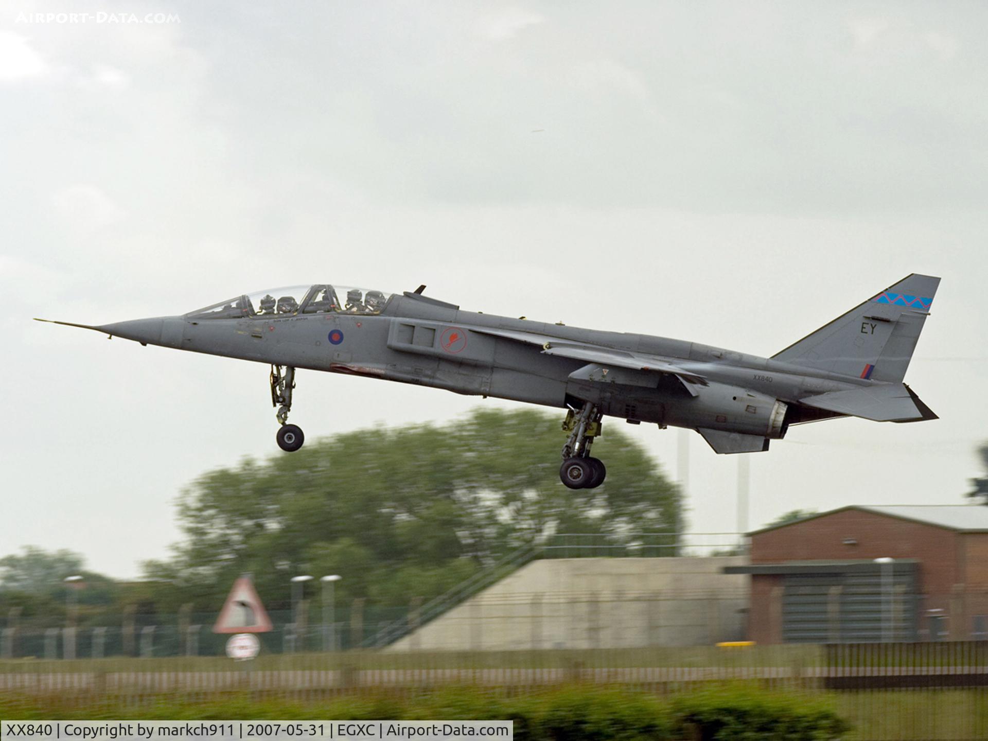 XX840, 1975 Sepecat Jaguar T.4 C/N B.28, landing