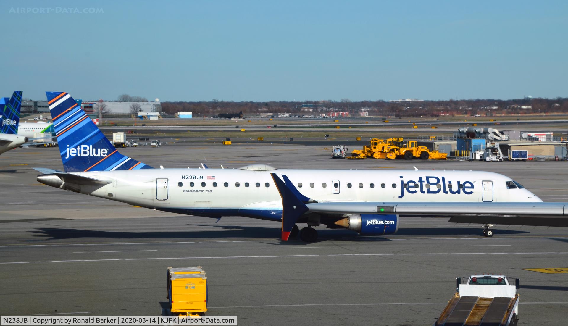 N238JB, 2006 Embraer 190AR (ERJ-190-100IGW) C/N 19000039, Taxi JFK