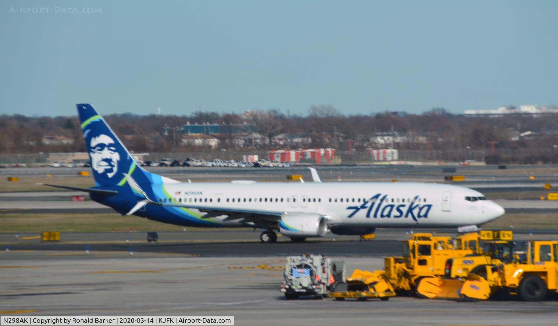 N298AK, 2019 Boeing 737-990/ER C/N 60583, Taxi JFK