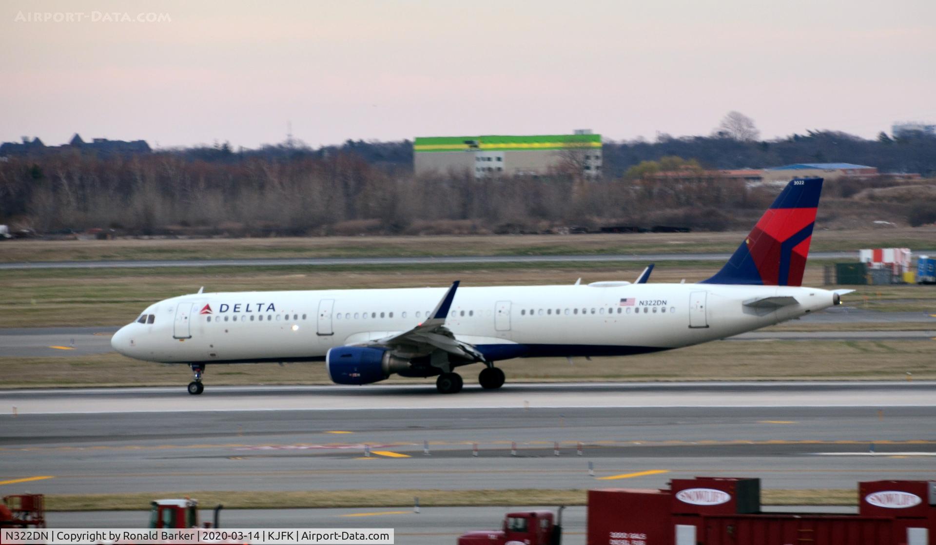 N322DN, 2017 Airbus A321-211 C/N 7707, Taxi JFK