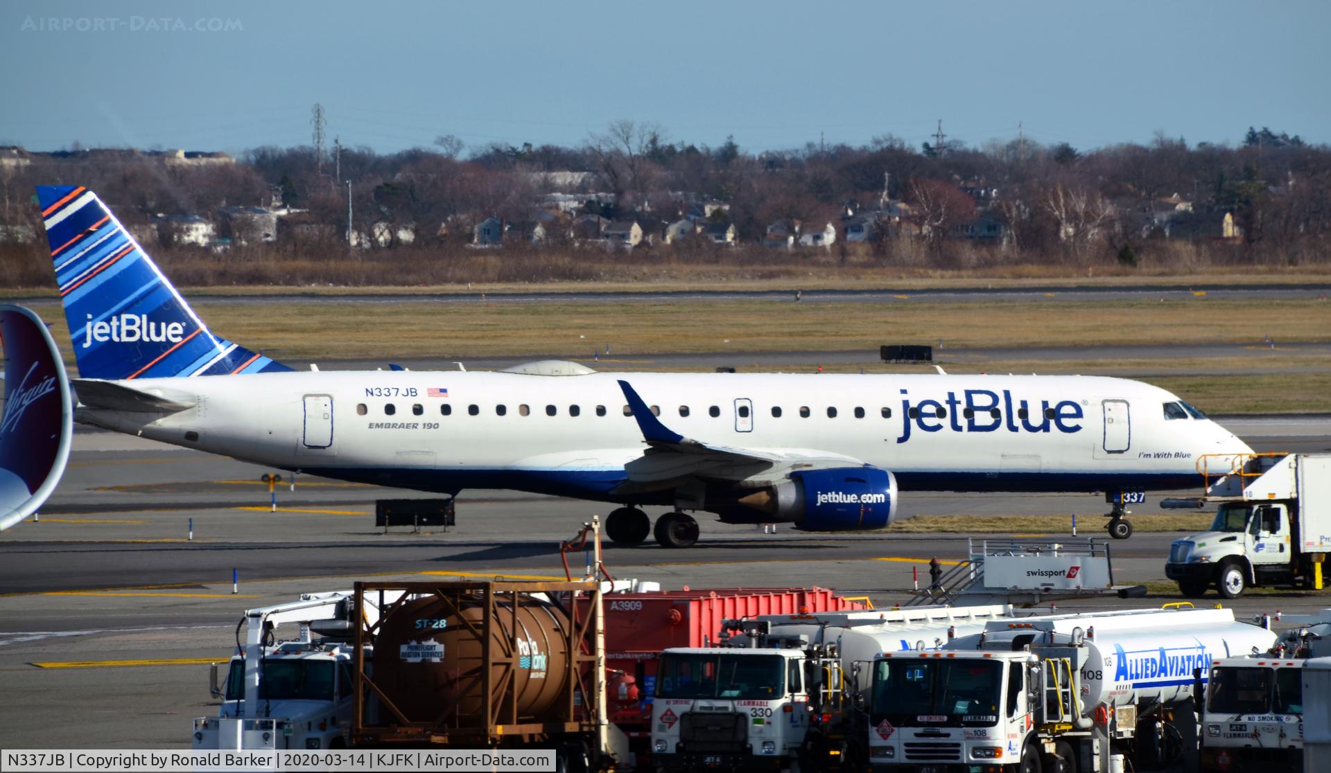 N337JB, Embraer ERJ-190-100 IGW 190AR C/N 19000473, Taxi for takeoff JFK
