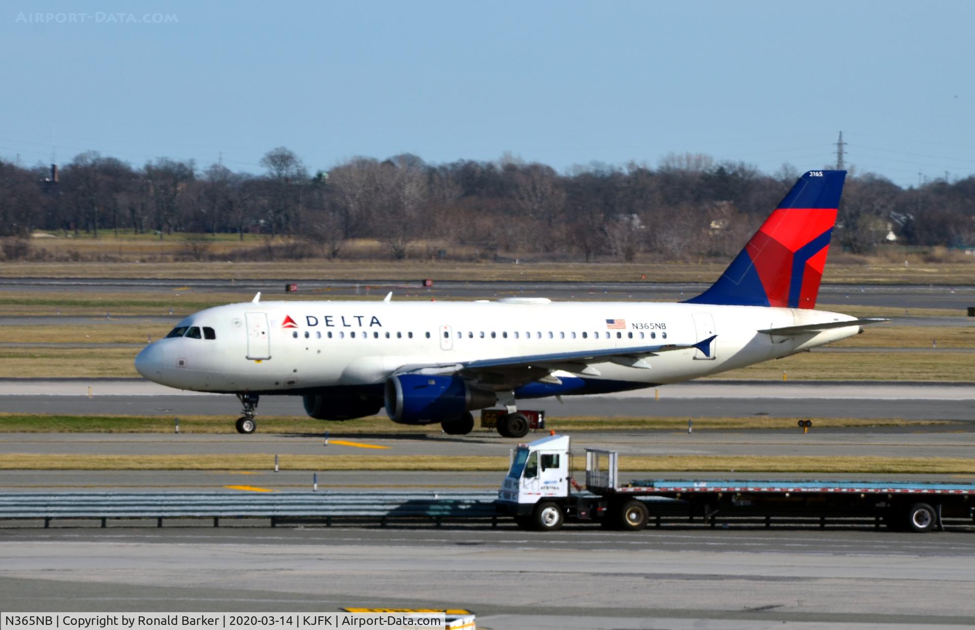 N365NB, 2003 Airbus A319-114 C/N 2013, Taxi JFK