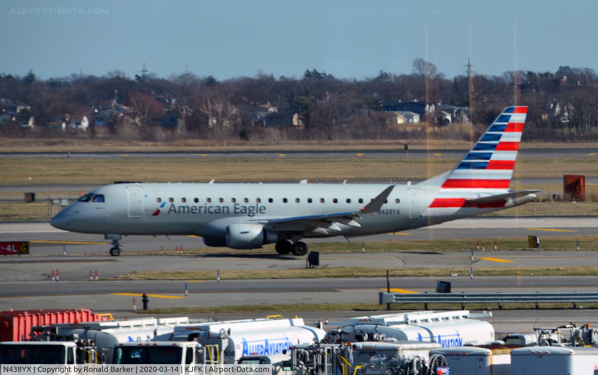 N438YX, 2014 Embraer 175LR (ERJ-170-200LR) C/N 17000428, Taxi JFK