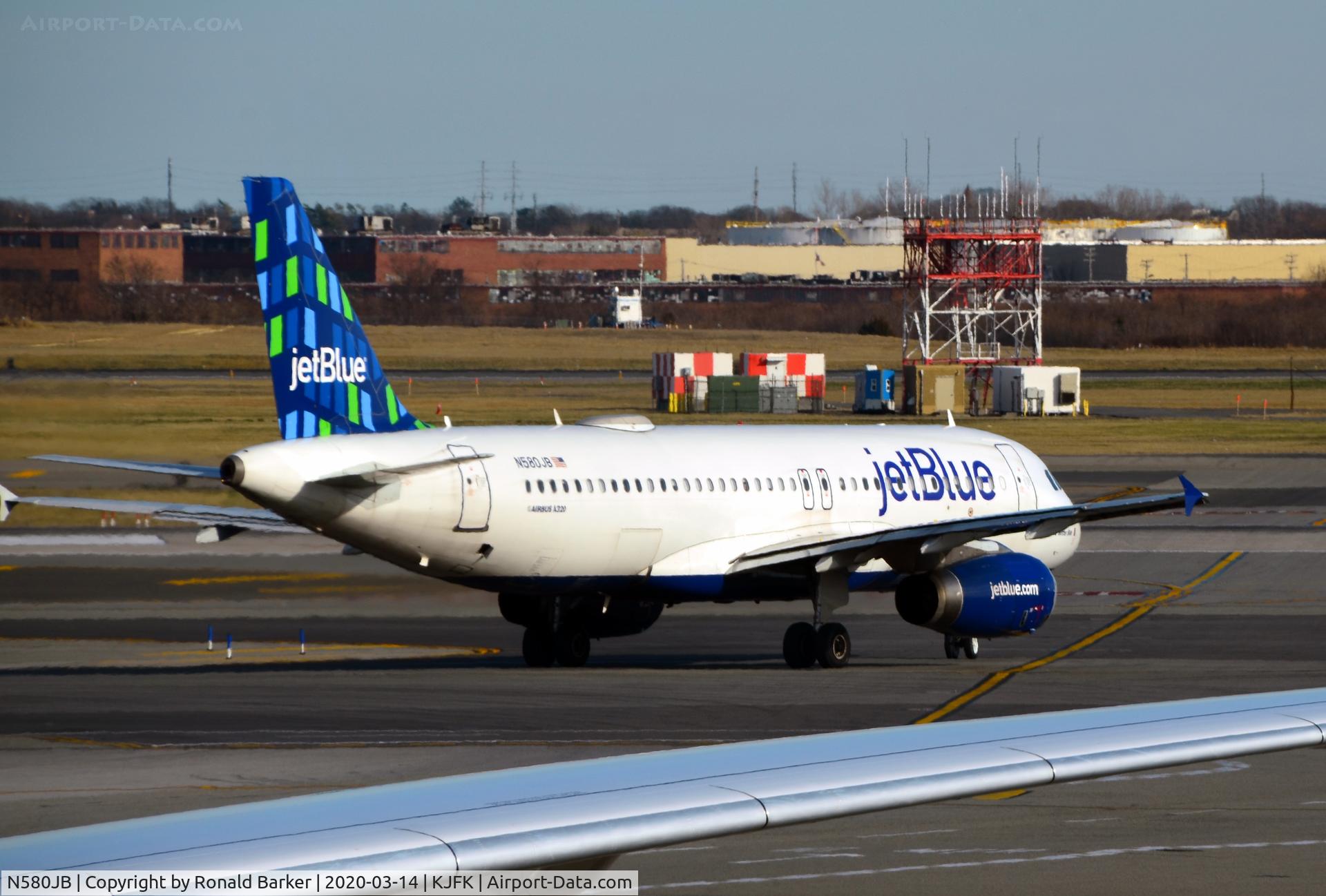 N580JB, 2003 Airbus A320-232 C/N 2136, Taxi JFK