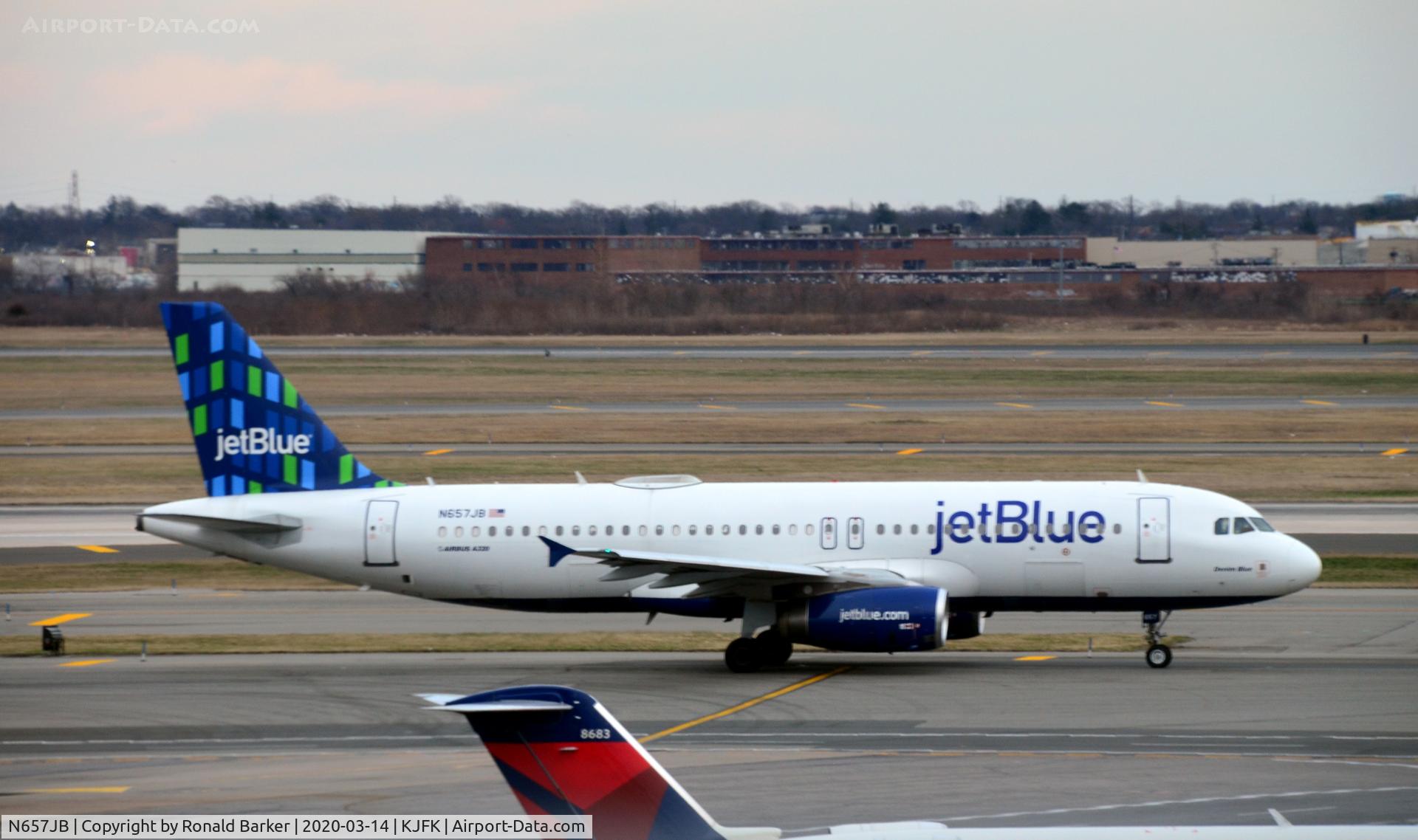 N657JB, 2007 Airbus A320-232 C/N 3119, Taxi JFK