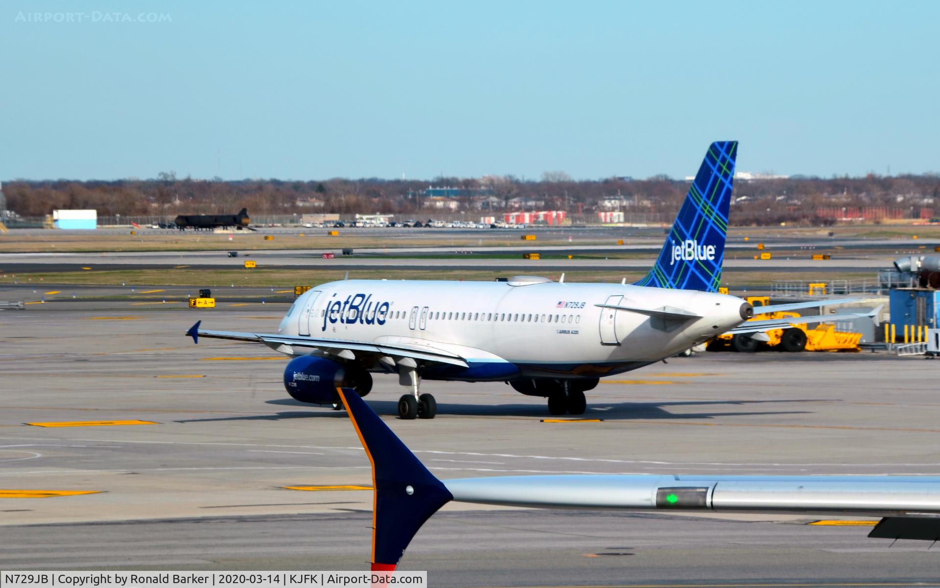 N729JB, 2008 Airbus A320-232 C/N 3572, Taxi for takeoff JFK
