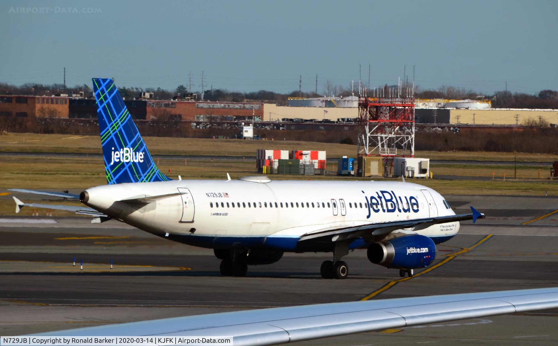 N729JB, 2008 Airbus A320-232 C/N 3572, Taxi JFK