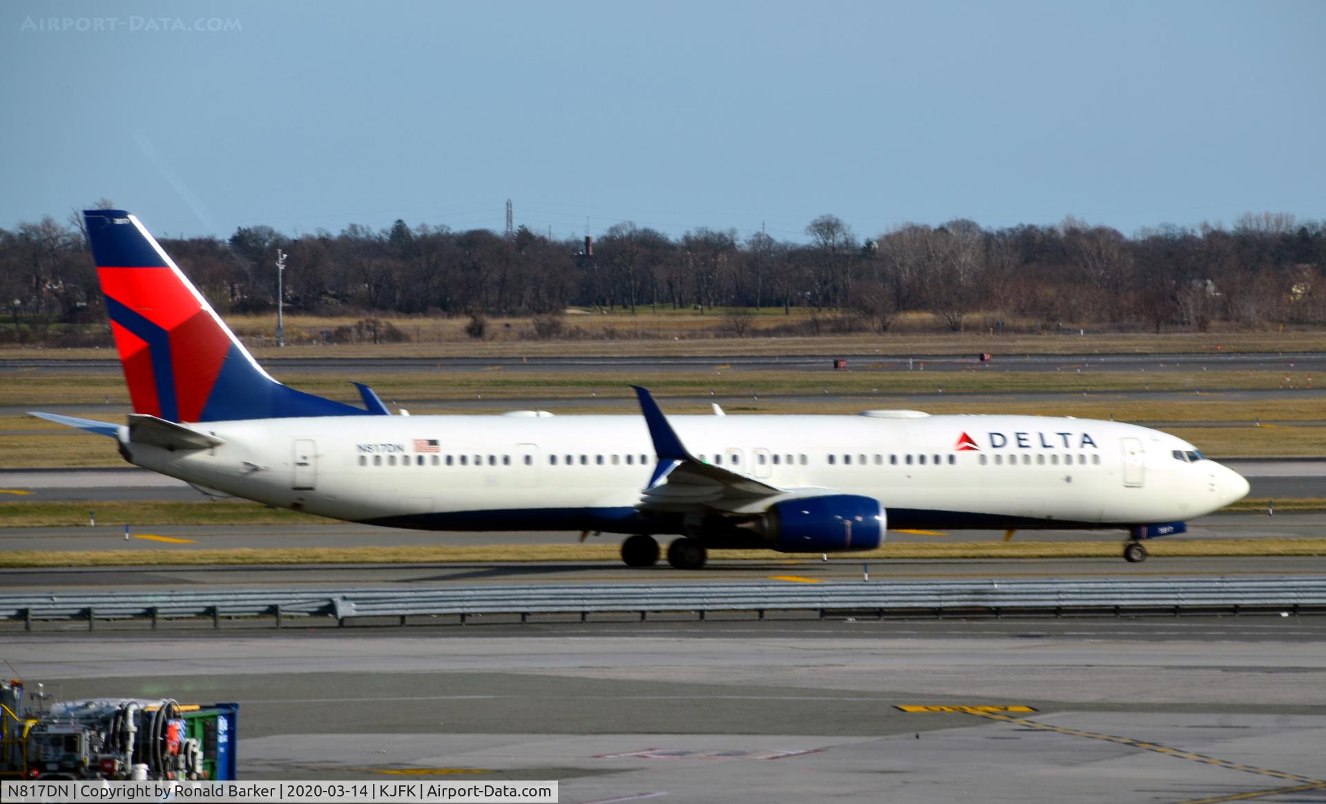 N817DN, 2014 Boeing 737-932/ER C/N 31929, Taxi JFK