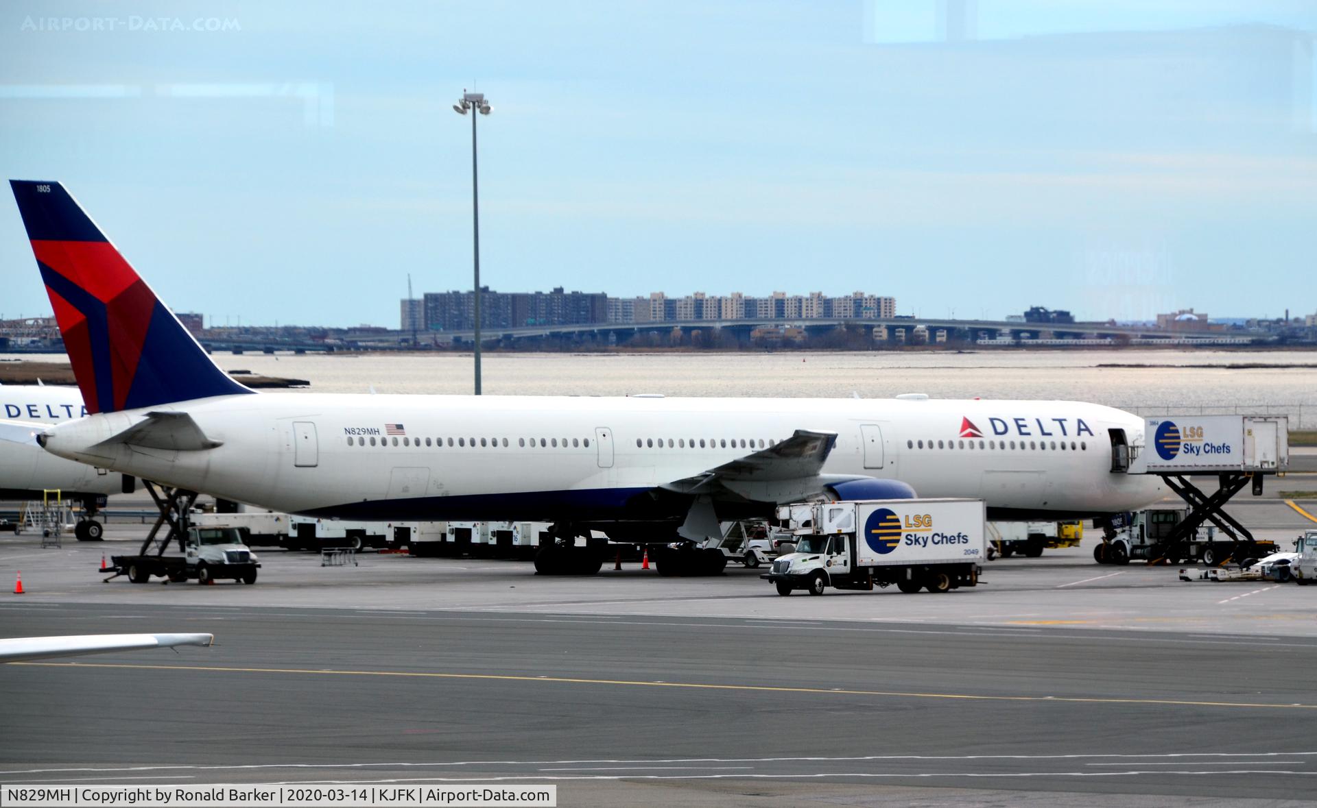 N829MH, 2000 Boeing 767-432/ER C/N 29700, Parked JFK