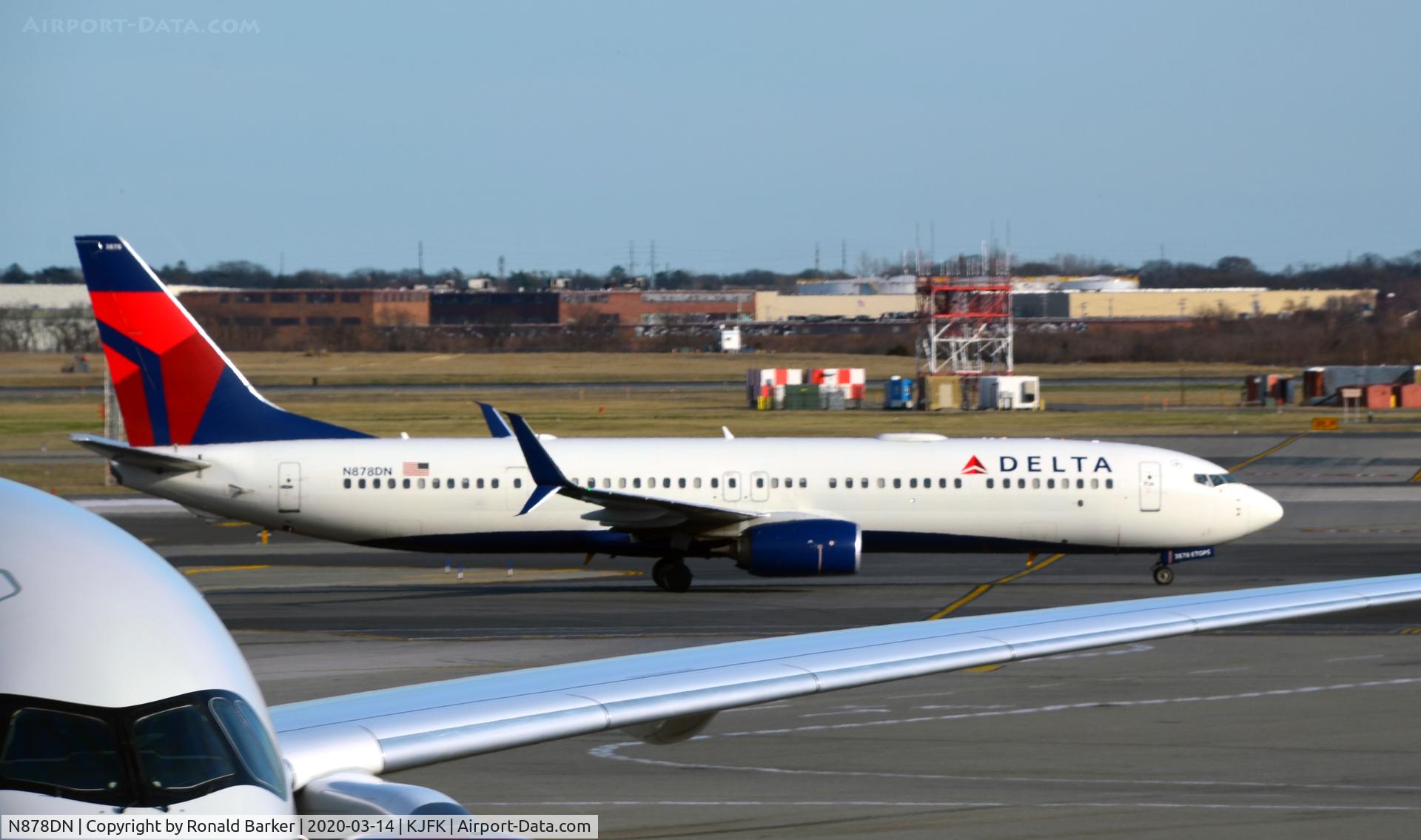 N878DN, 2017 Boeing 737-900/ER C/N 31989, Taxi JFK