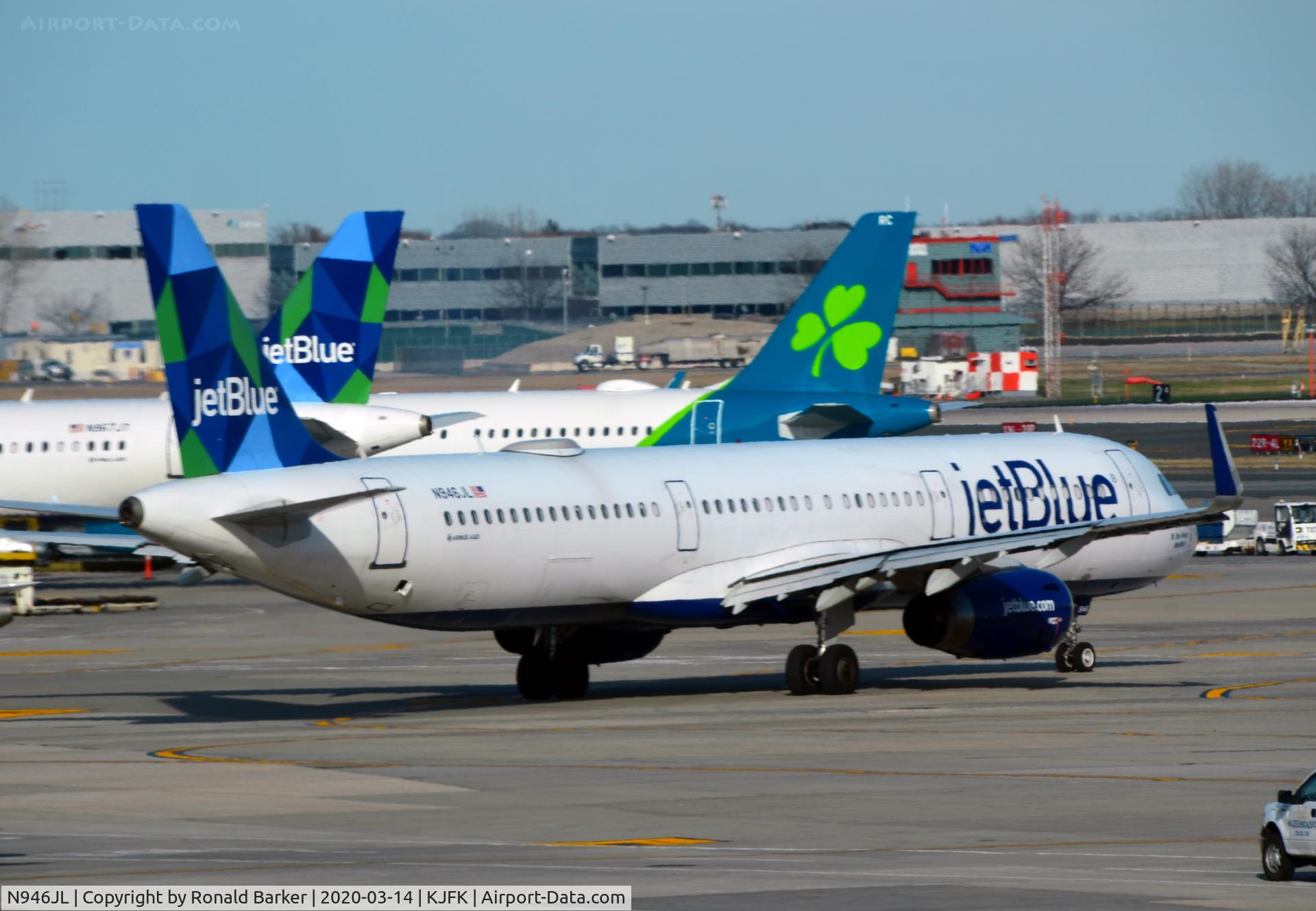 N946JL, 2015 Airbus A321-231 C/N 6425, Taxi JFK