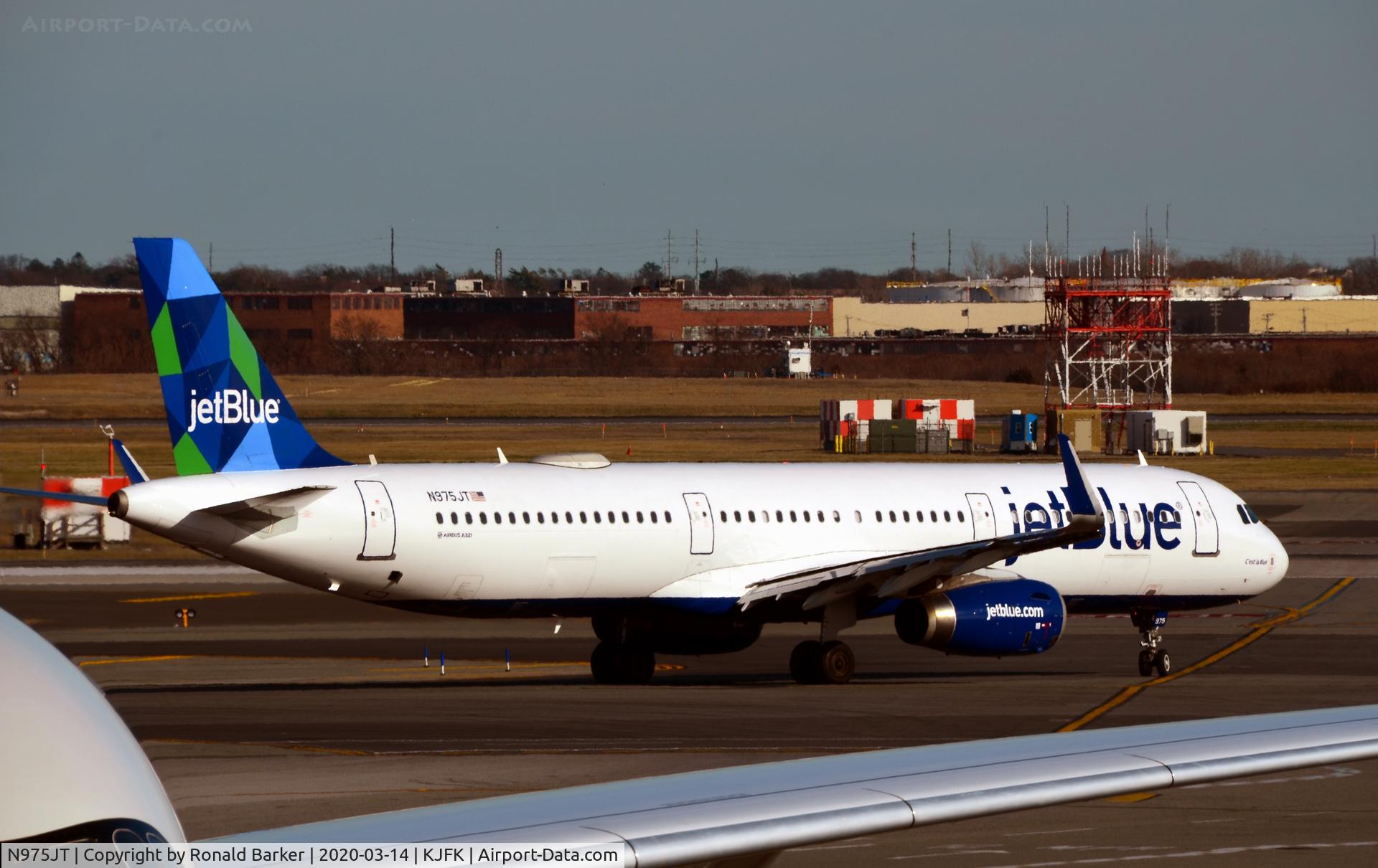 N975JT, 2017 Airbus A321-231 C/N 7520, Taxi JFK