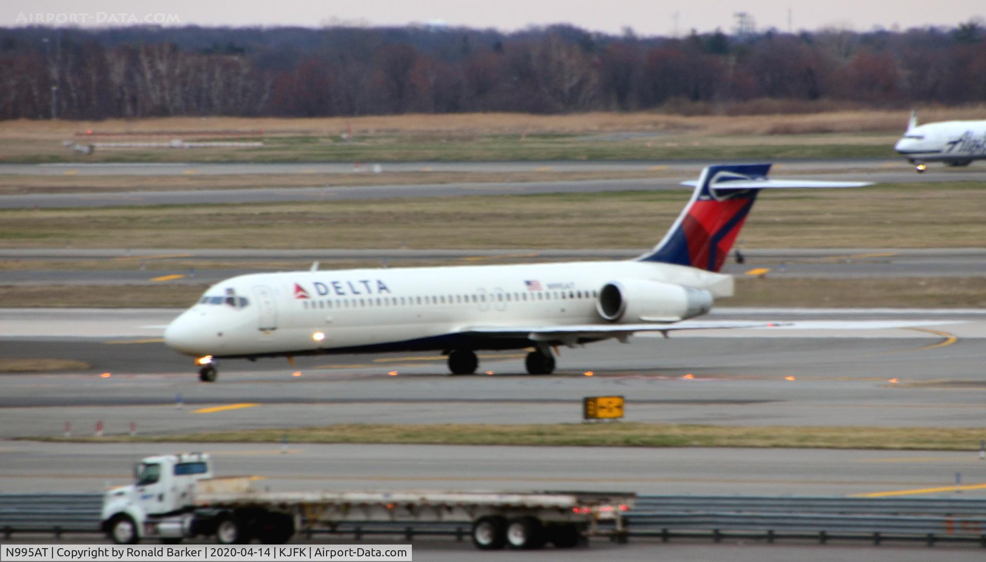 N995AT, 2002 Boeing 717-200 C/N 55139, Taxi JFK