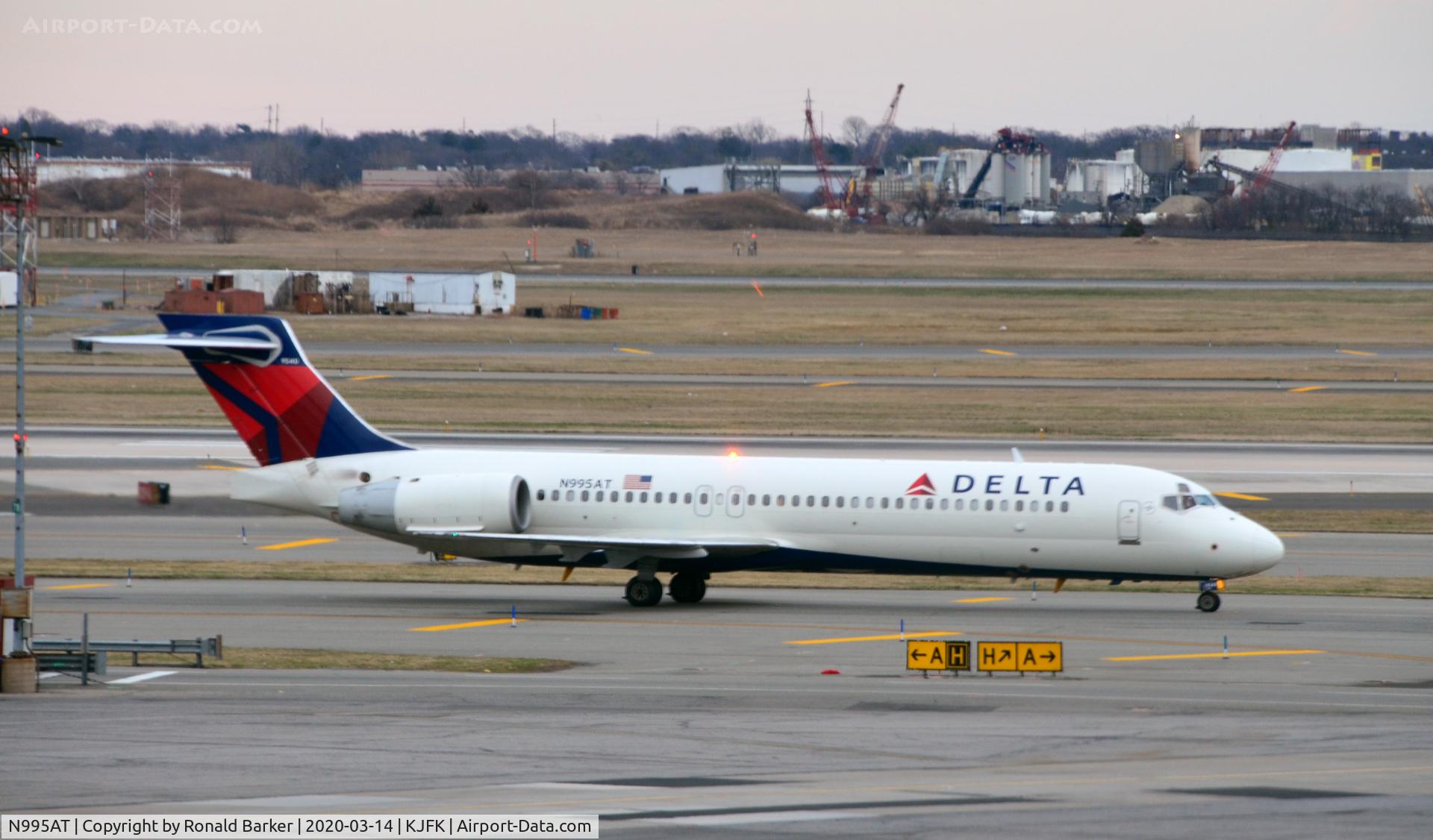 N995AT, 2002 Boeing 717-200 C/N 55139, Taxi to gate JFK