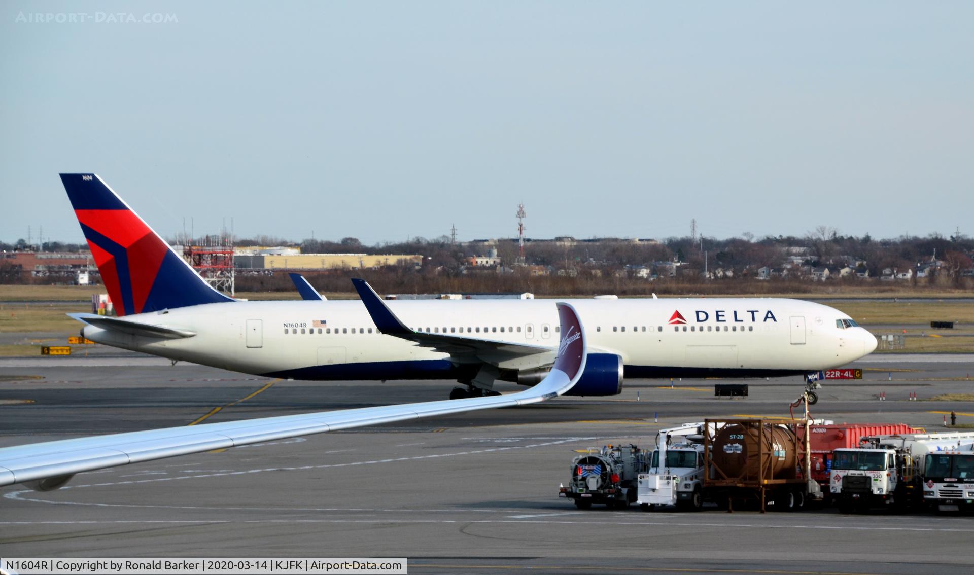 N1604R, 1999 Boeing 767-332 C/N 30180, Taxi to gate JFK