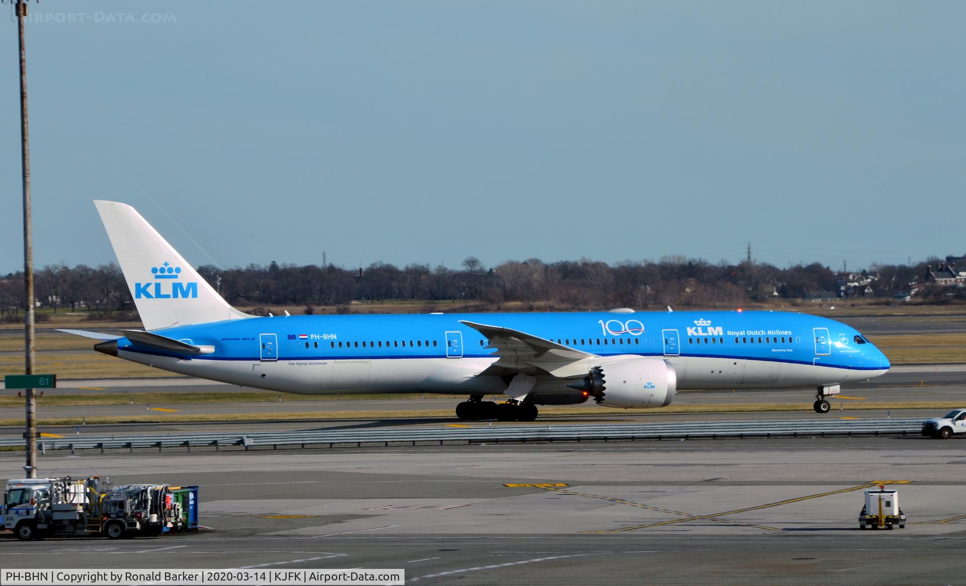 PH-BHN, 2018 Boeing 787-9 Dreamliner C/N 42491, Taxi to gate JFK