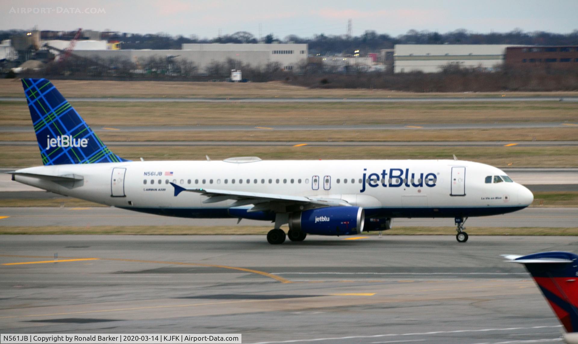 N561JB, 2003 Airbus A320-232 C/N 1927, Taxi JFK