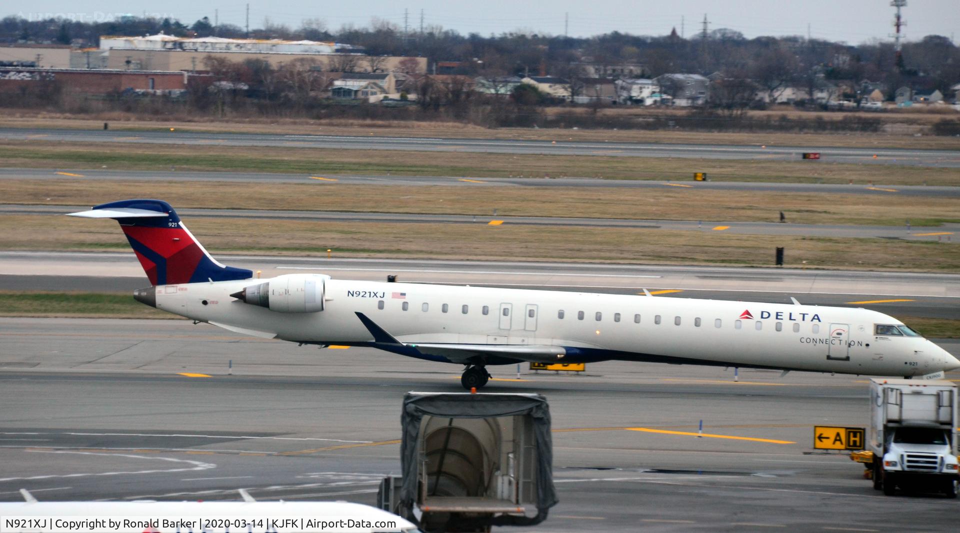 N921XJ, 2008 Bombardier CRJ-900ER (CL-600-2D24) C/N 15172, Taxi JFK