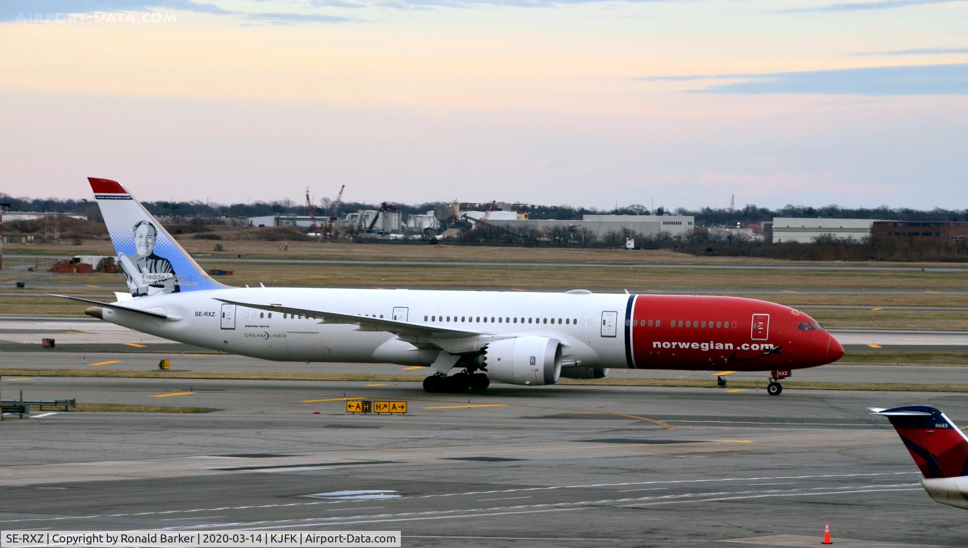 SE-RXZ, 2018 Boeing 787-9 Dreamliner C/N 38895, Taxi for Takeoff JFK